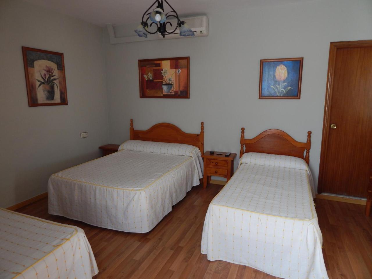 Hostal Cristina Chipiona Buitenkant foto