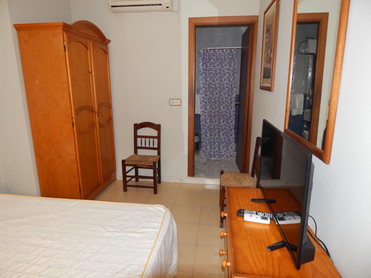 Hostal Cristina Chipiona Buitenkant foto