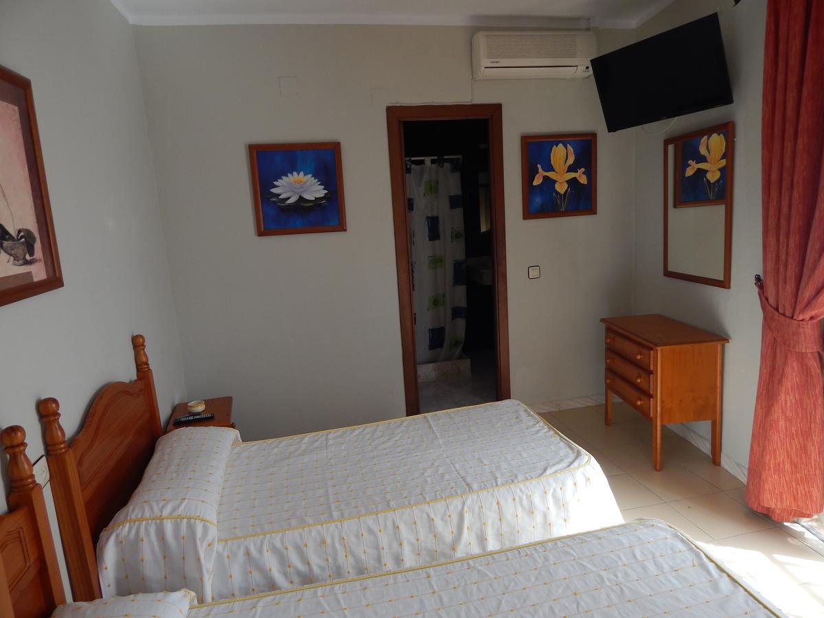 Hostal Cristina Chipiona Buitenkant foto